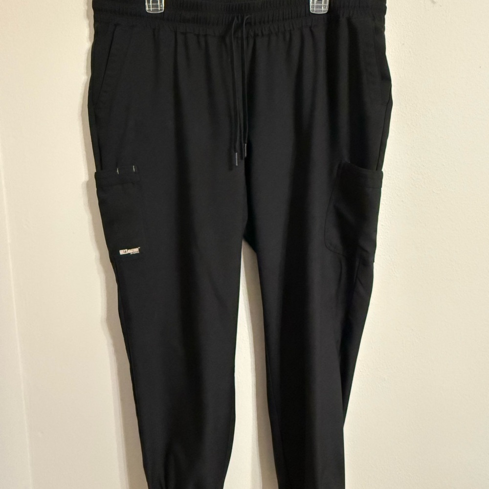 Grey's Anatomy Evolve Stretch Black Top and Bottom Scrub Set - Picture 3 of 5